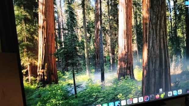 Dell U27 Monitor - main view