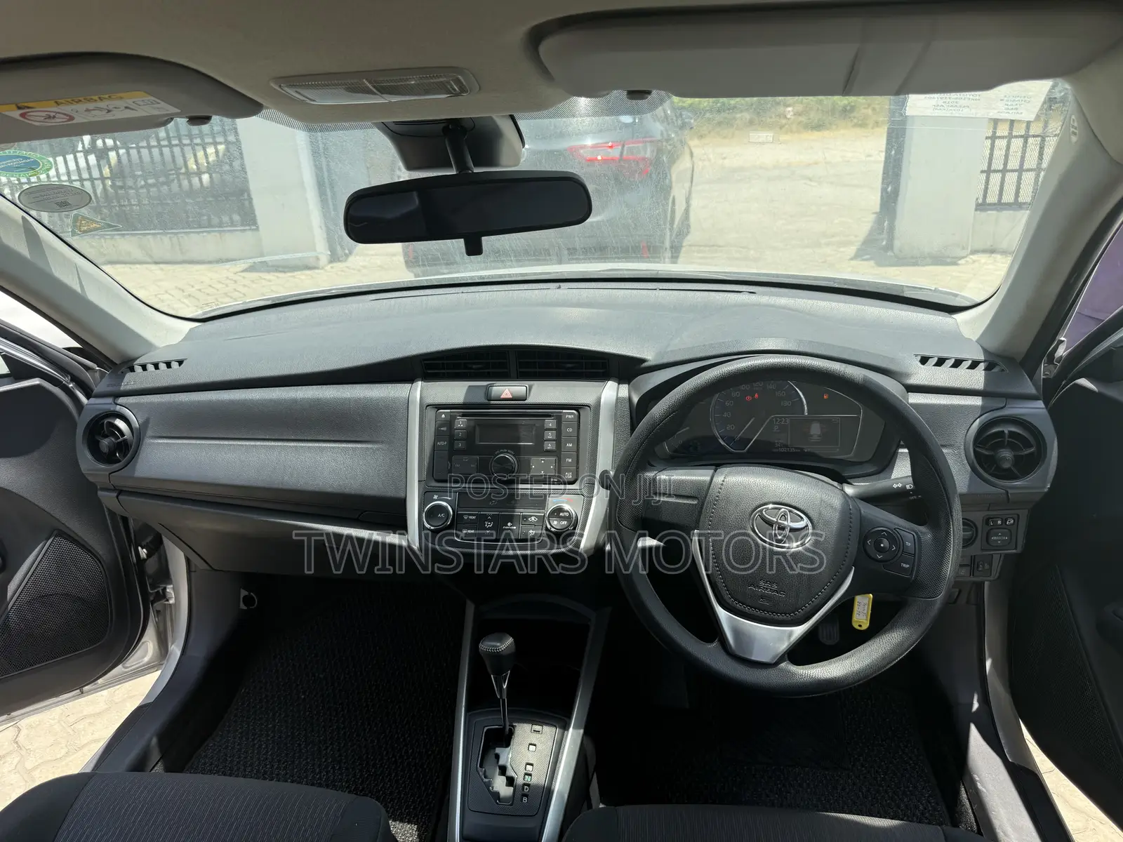 Toyota Corolla Fielder 1.5 Hybrid FWD 2019 Silver