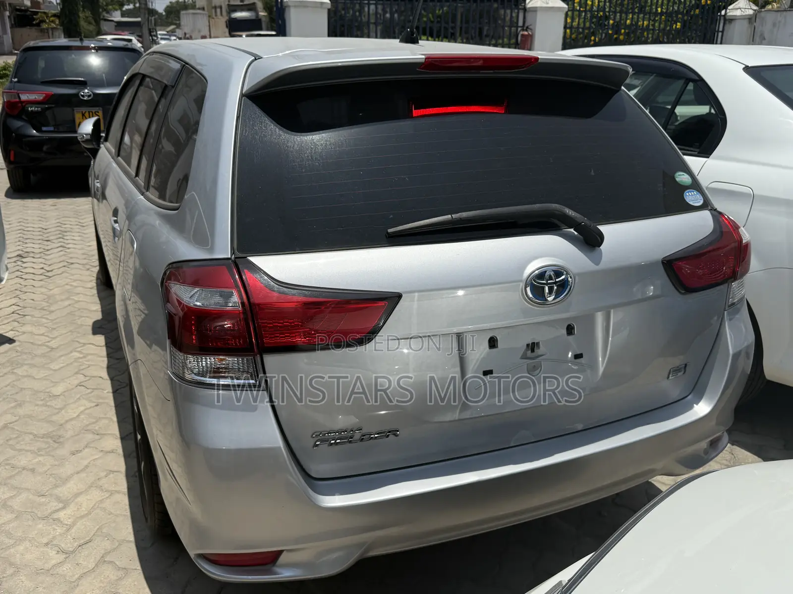 Toyota Corolla Fielder 1.5 Hybrid FWD 2019 Silver
