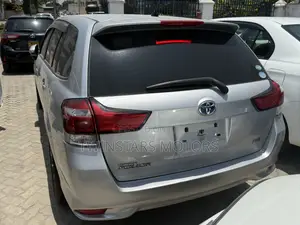 Toyota Corolla Fielder 1.5 Hybrid FWD 2019 Silver