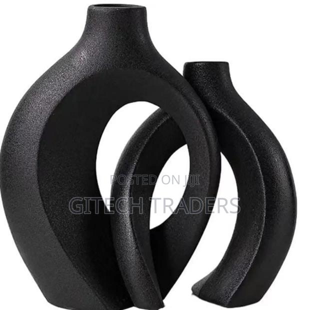 Classy Ceramic Snuggle Interlocking Vase Home Decoration