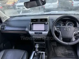 Toyota Land Cruiser Prado 2.8 2018 Silver