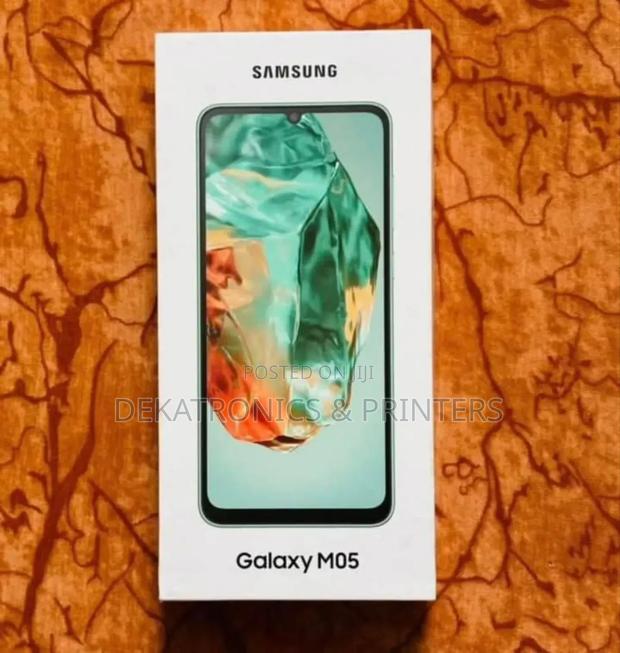 New Samsung Galaxy M05 64 GB Green