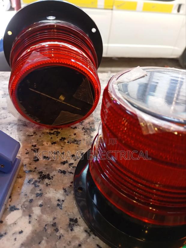 Solar Aviation Obstacle Light for Towers Magnetic Solar - main view