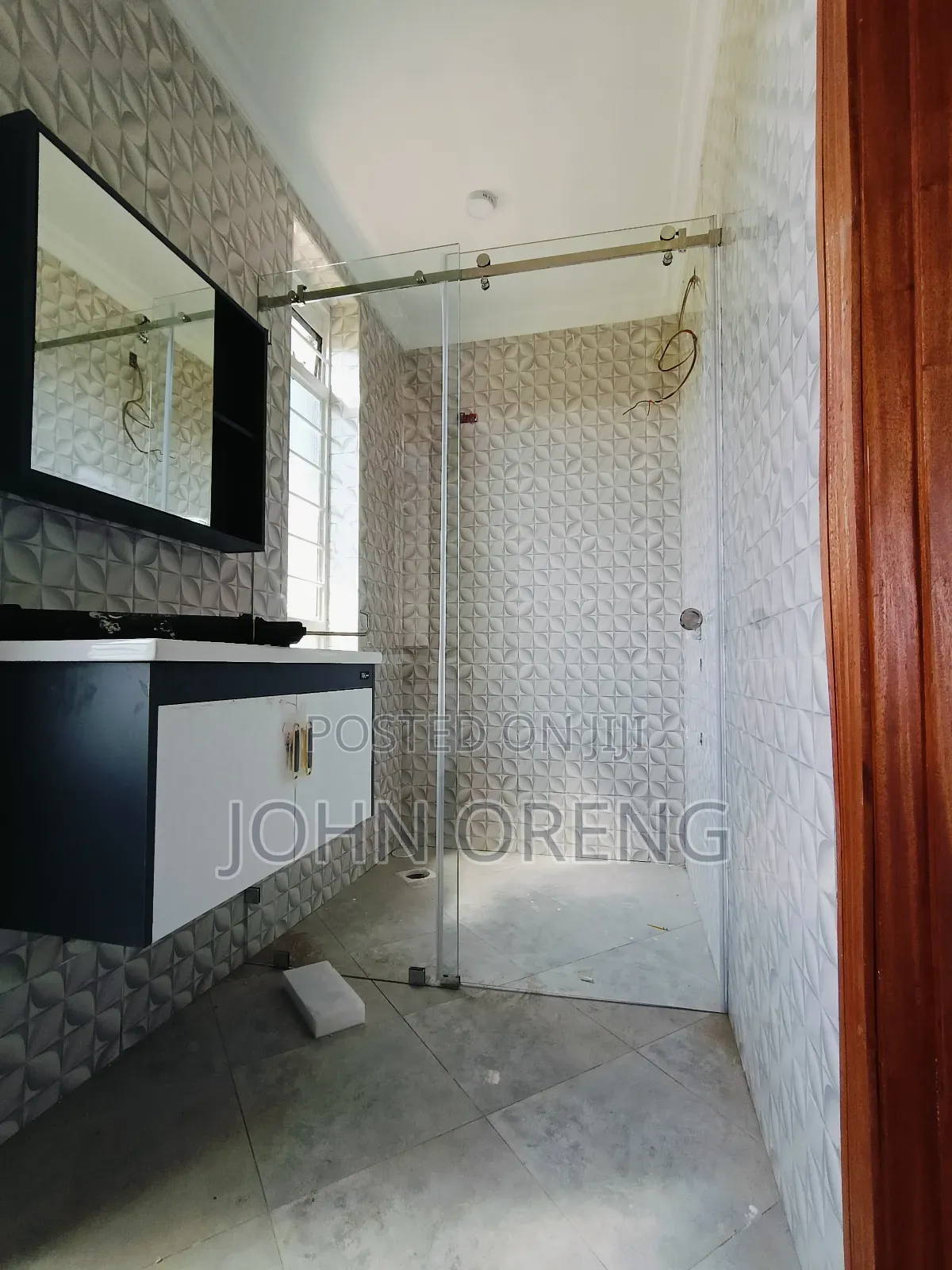 Frameless Glass Shower Cubicle