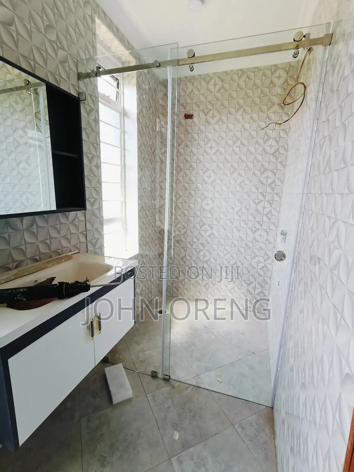 Frameless Glass Shower Cubicle