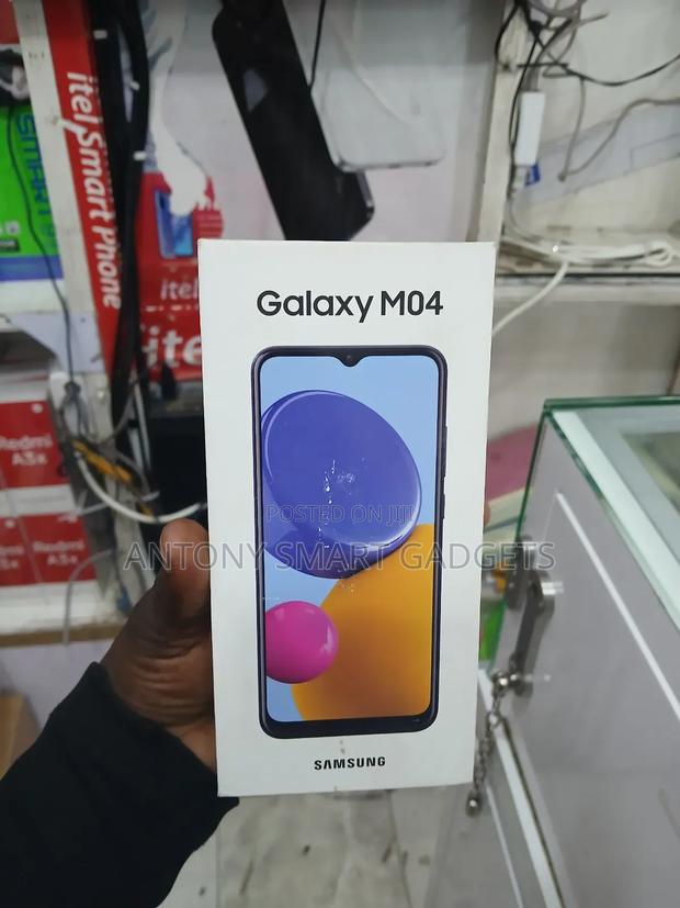 New Samsung Galaxy M04 64 GB Blue - main view