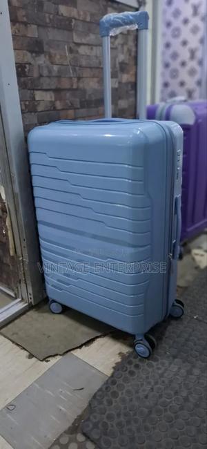 Single Unbreakable Medium Size Suitcase - thumbnail 2