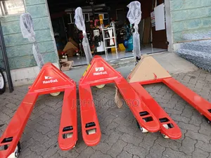 Hydraulic Hand Pallet Truck -3000kg .
