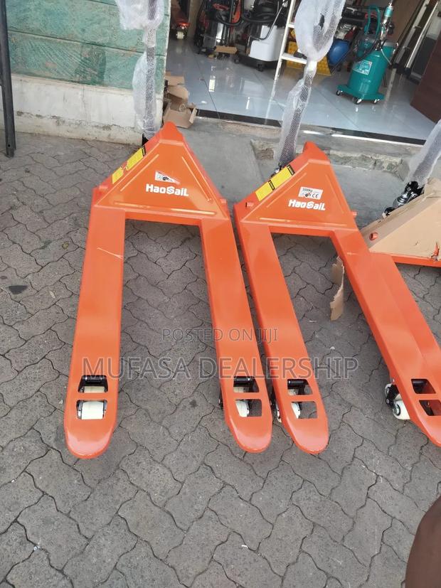 Store Pallet Truck - main view