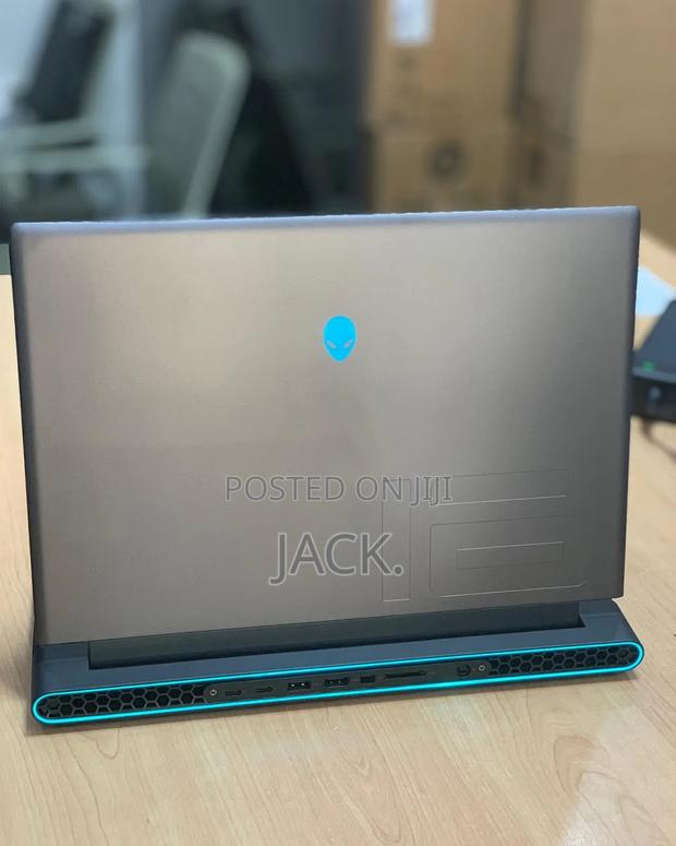 Laptop Dell Alienware M16 R1 32GB Intel Core I9 SSD 1T - thumbnail 3