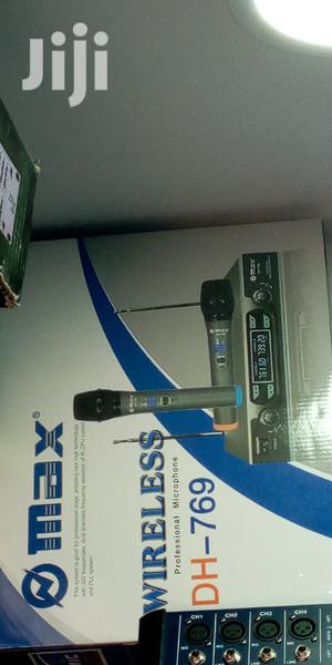 Max Wireless Professional Microphone Dh-769