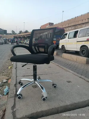Black Adjustable Mesh Office Chair Pl7yr