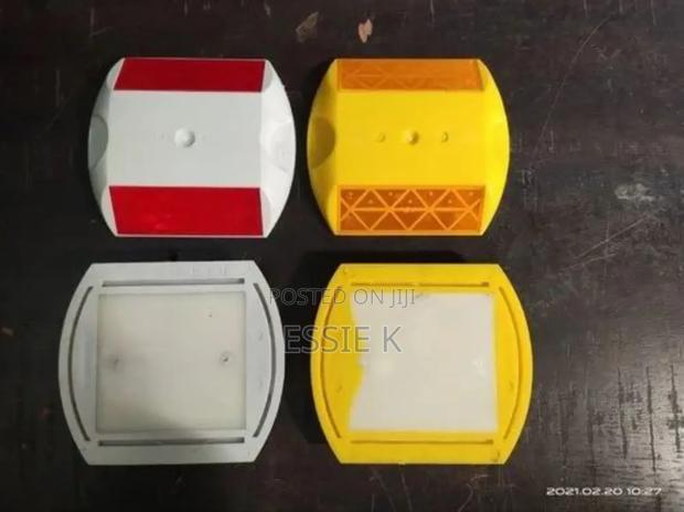 Cat Eyes Road Stud - main view