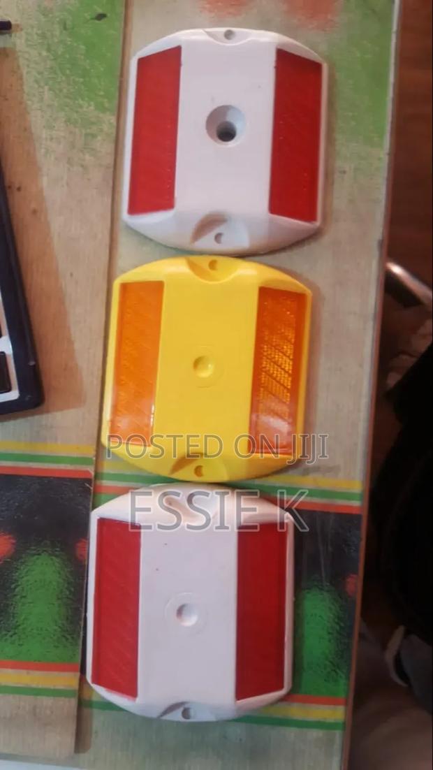 Cat Eyes Road Stud - thumbnail 3