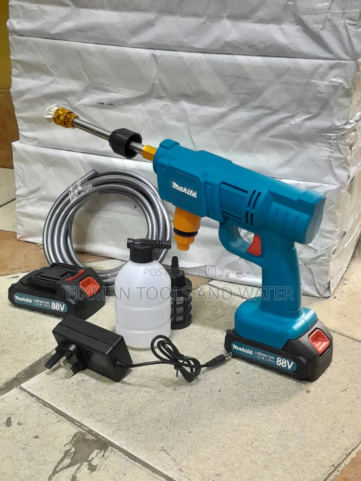 Makita Cordless High Pressure Washer 88v 2 Battery And Accessories