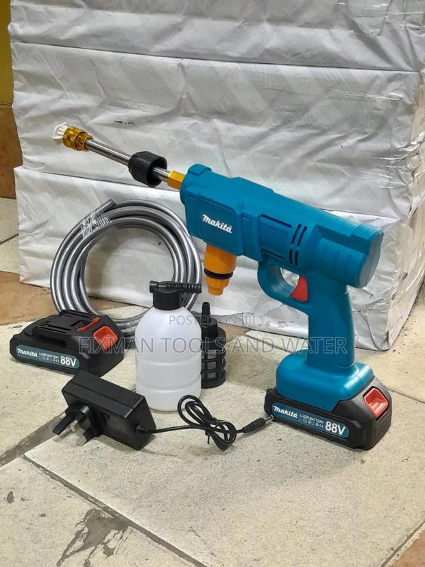 Makita Cordless High Pressure Washer 88v 2 Battery And Accessories
