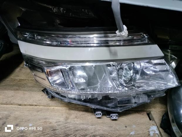 Voxy 2015 Headlight Zenon
