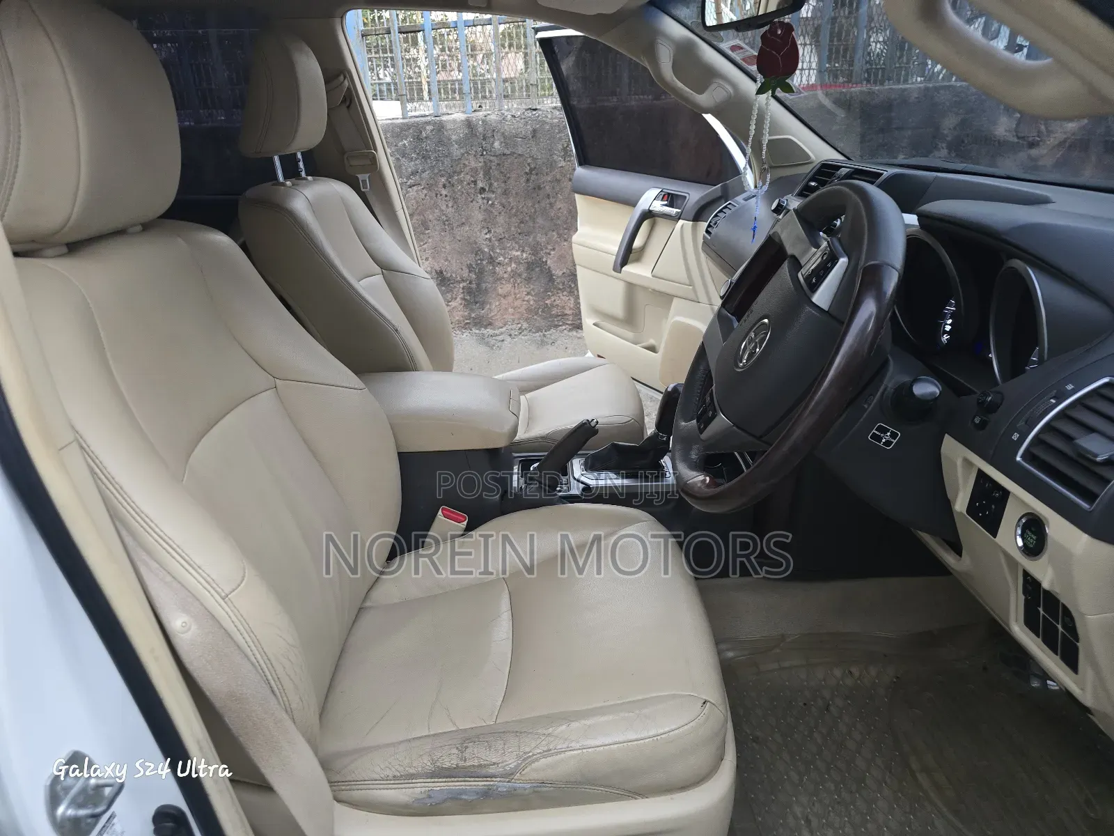 Toyota Land Cruiser Prado 2015 Off white