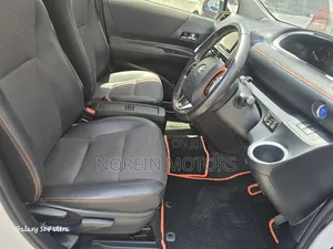Toyota Sienta 2018 Off white