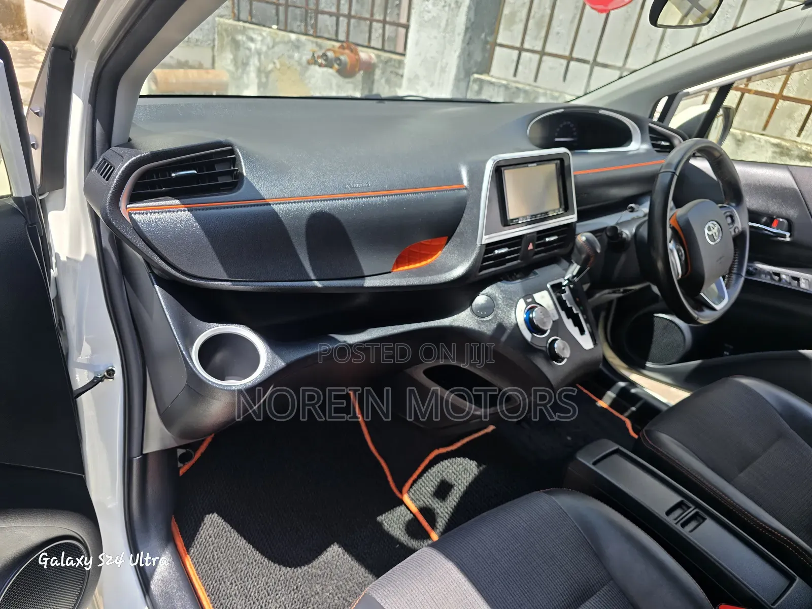Toyota Sienta 2018 Off white