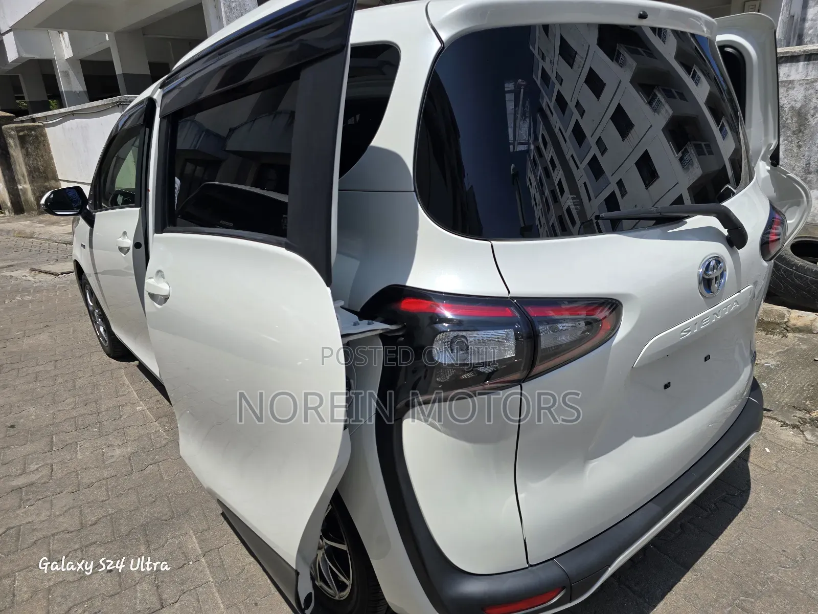 Toyota Sienta 2018 Off white