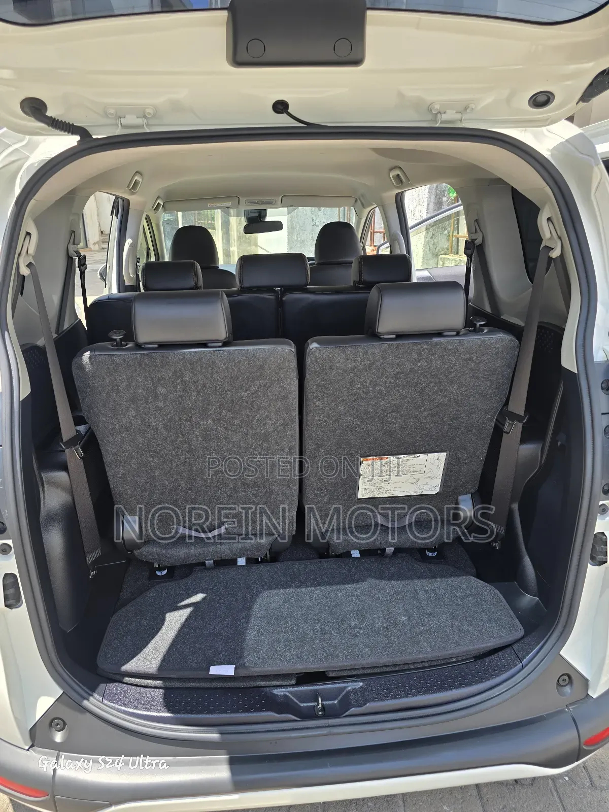 Toyota Sienta 2018 Off white