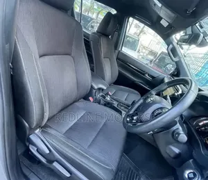 Toyota Hilux 2019 Silver