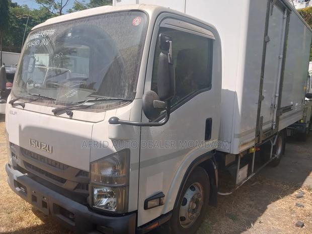 Isuzu NPR 5tonnes - thumbnail 4