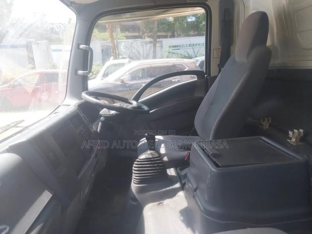 Isuzu NPR 5tonnes - thumbnail 6