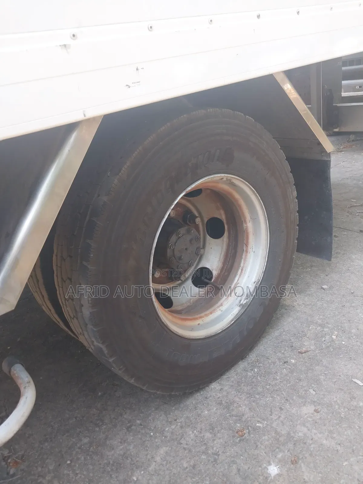 Isuzu NPR 5tonnes