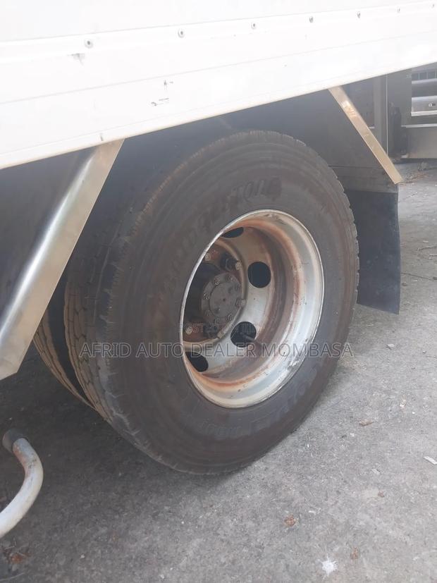 Isuzu NPR 5tonnes - thumbnail 8