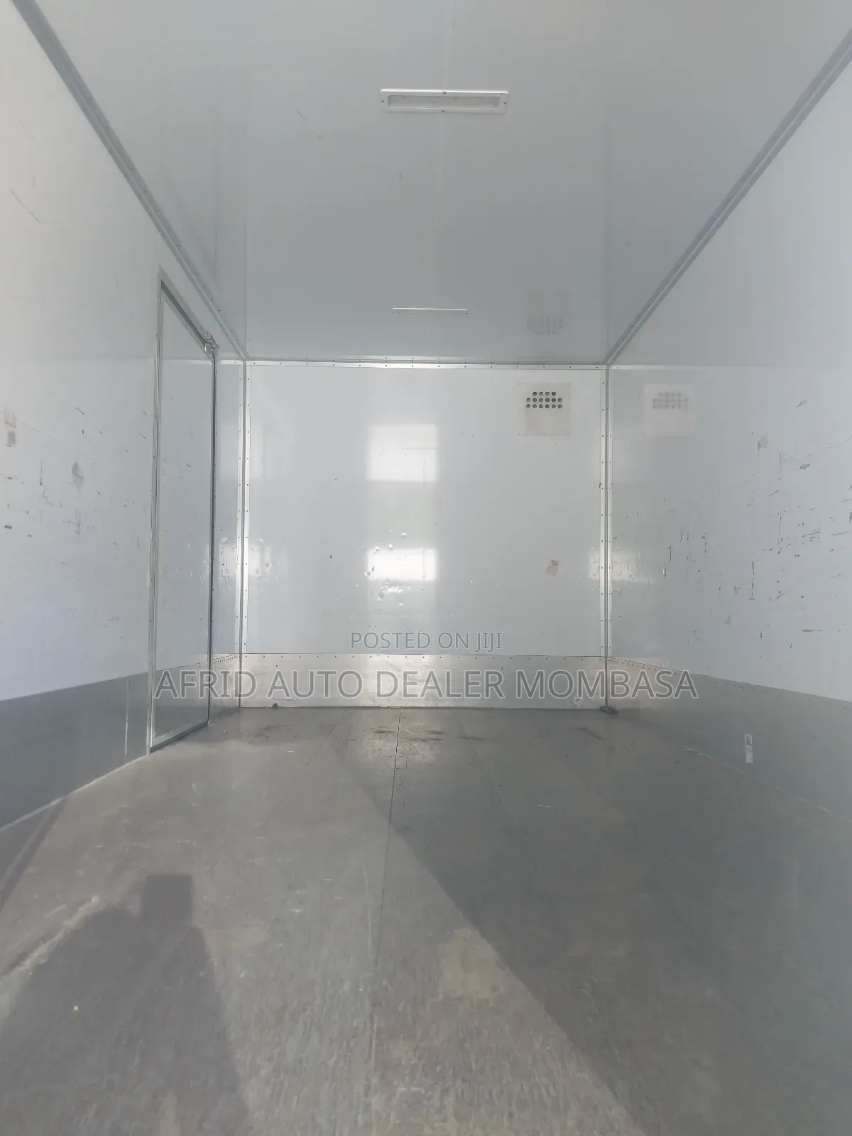 Isuzu NPR 5tonnes