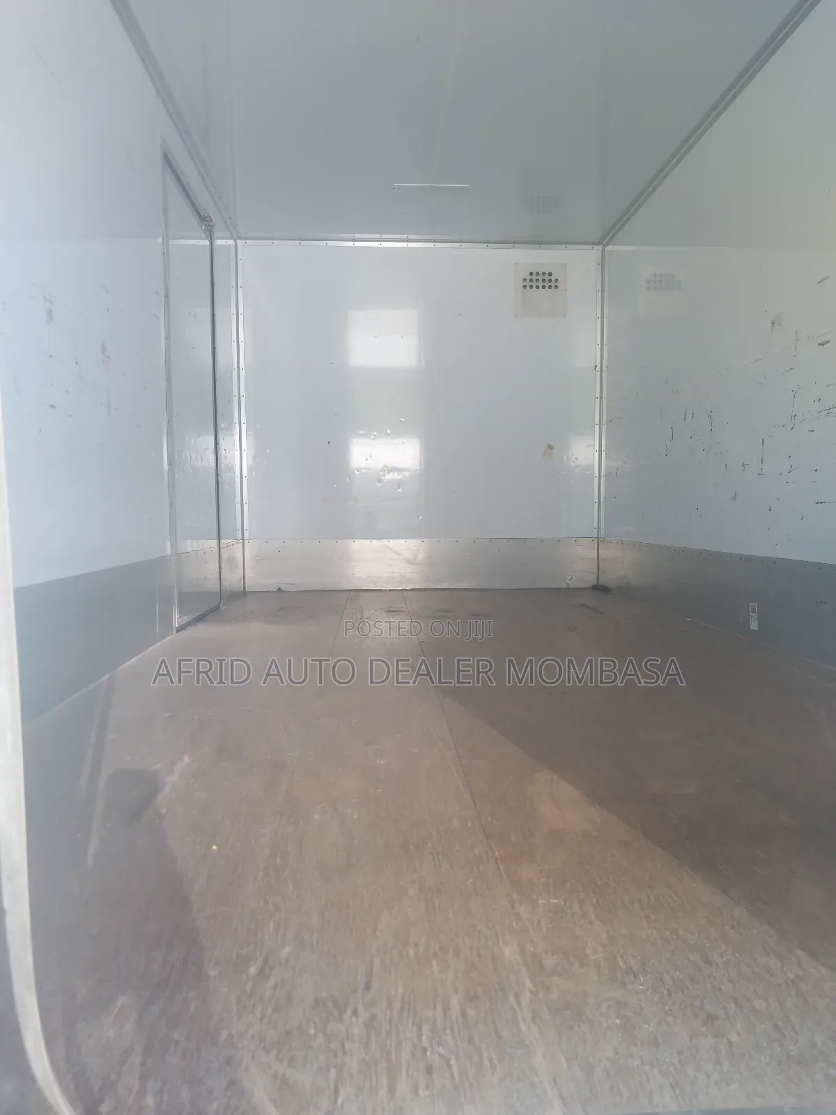 Isuzu NPR 5tonnes