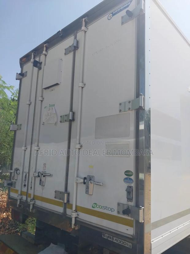 Isuzu NPR 5tonnes - thumbnail 12