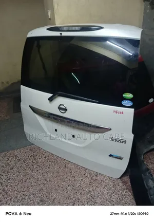 Nissan Serena Boot
