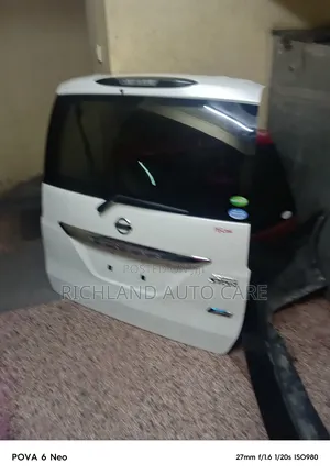 Nissan Serena Boot