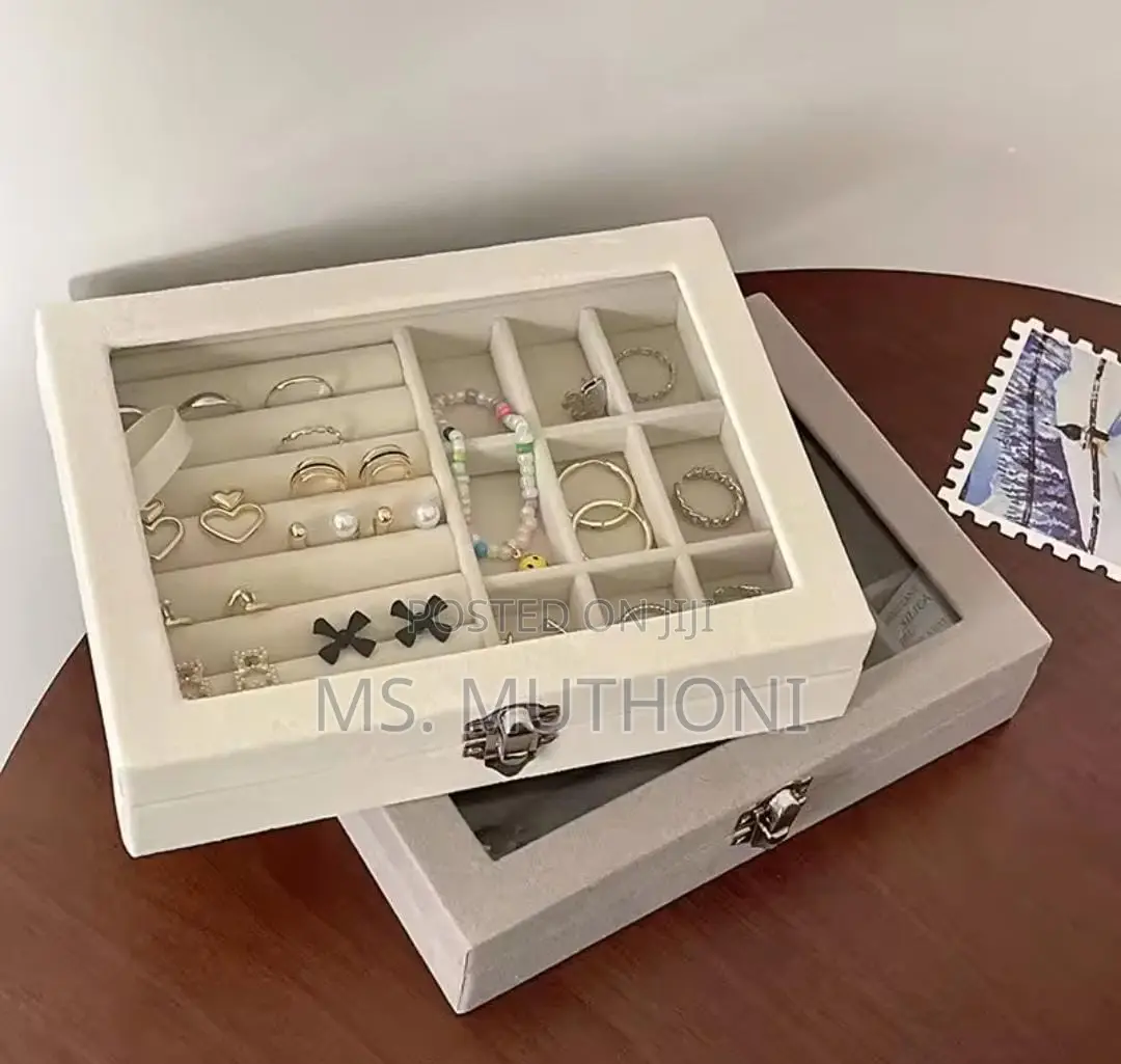 High Quality Fashion Portable Velvet Jewellery Box