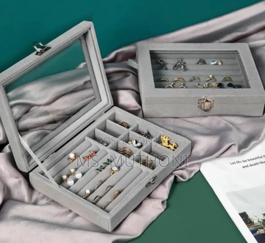 High Quality Fashion Portable Velvet Jewellery Box
