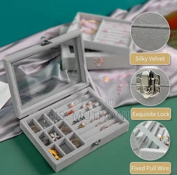High Quality Fashion Portable Velvet Jewellery Box