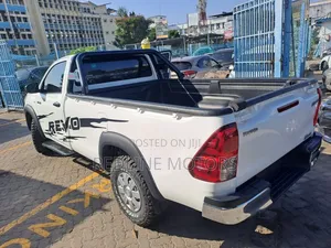 Toyota Hilux 2018 White