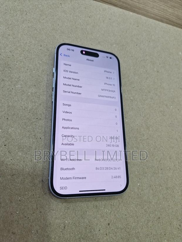 Apple iPhone 15 256 GB White - thumbnail 4