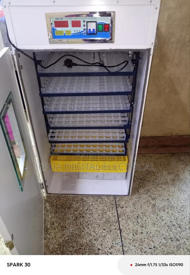 528 Incubator - main view