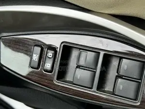 Toyota Premio 2018 Silver