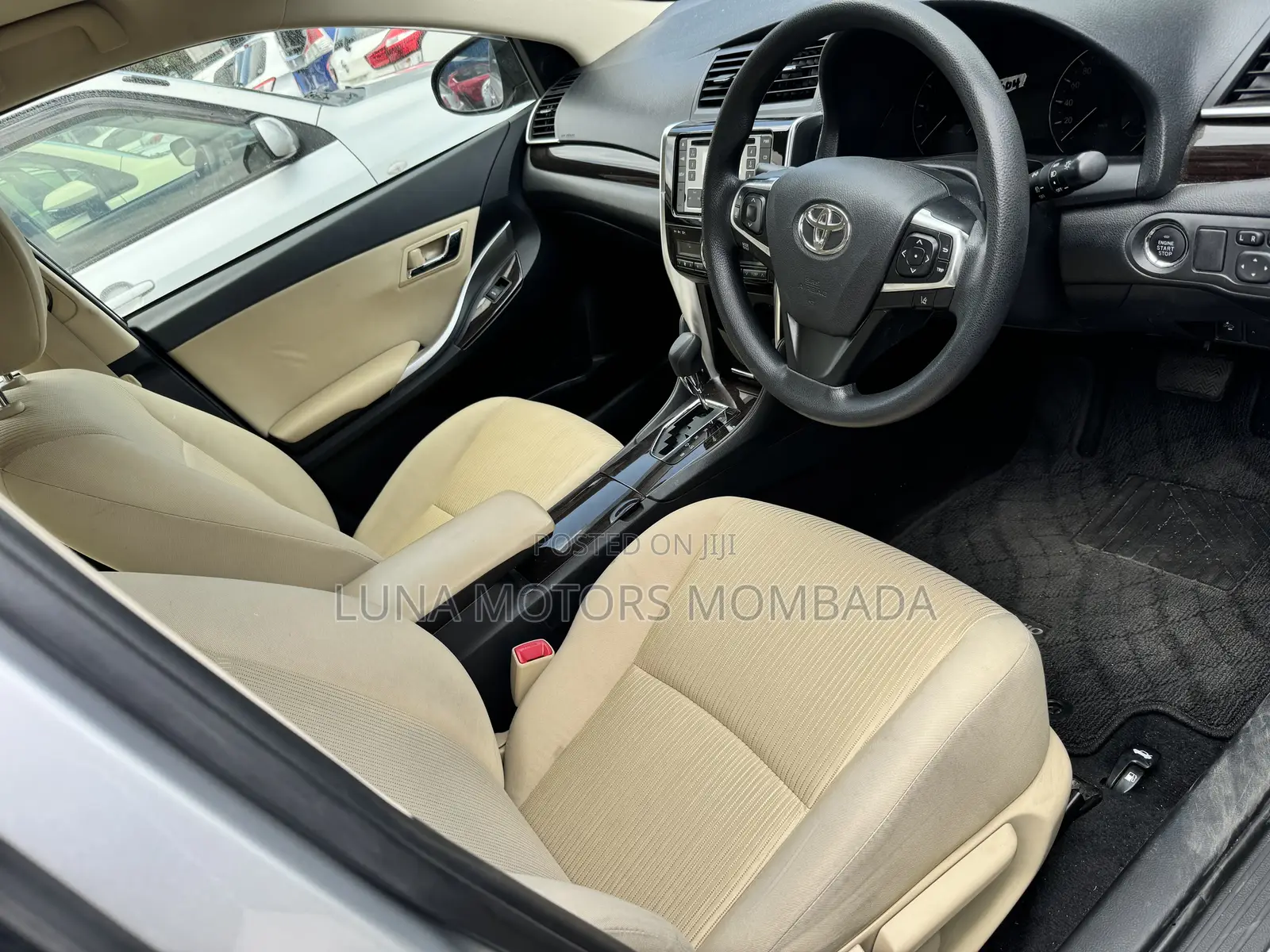 Toyota Premio 2018 Silver