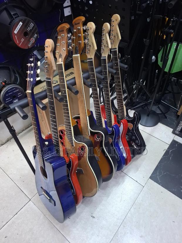 Soundking Dg036/7 Multi Guitar Stand - thumbnail 3