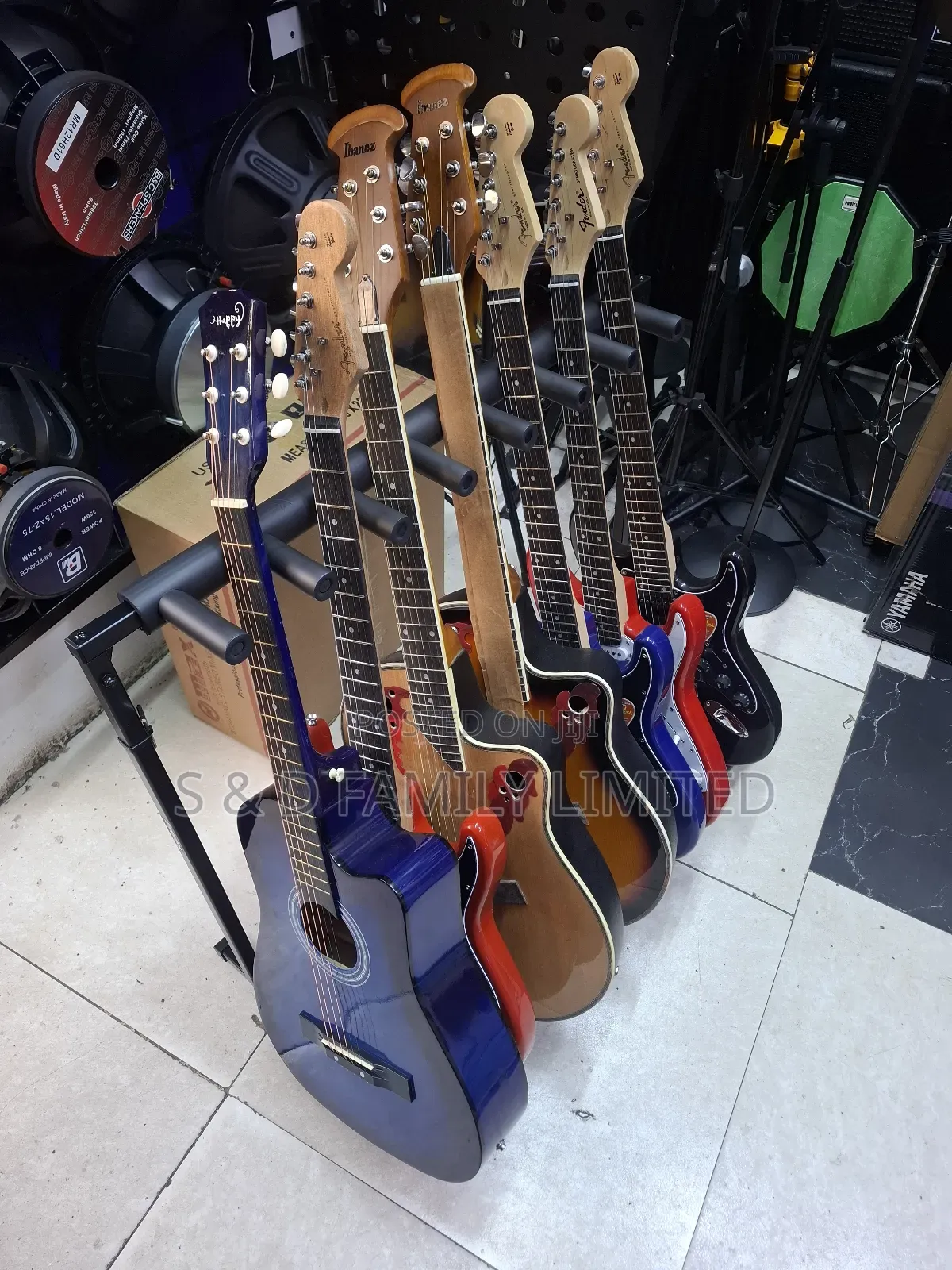 Soundking Dg036/7 Multi Guitar Stand