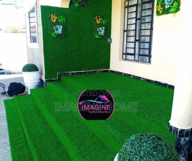 Backyard Artificial Grass Carpet Decor on the Wall and Floor