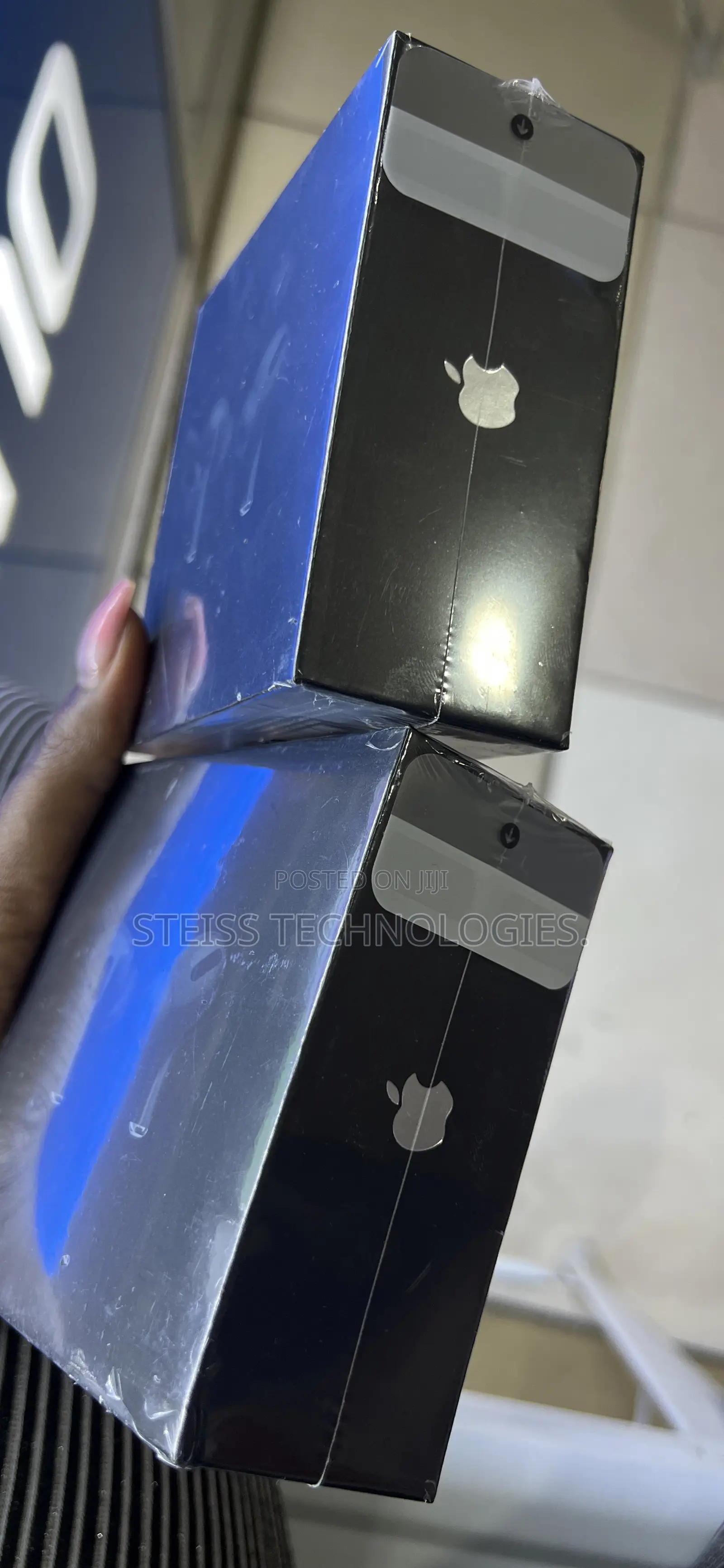 Black Apple Airpods Pro