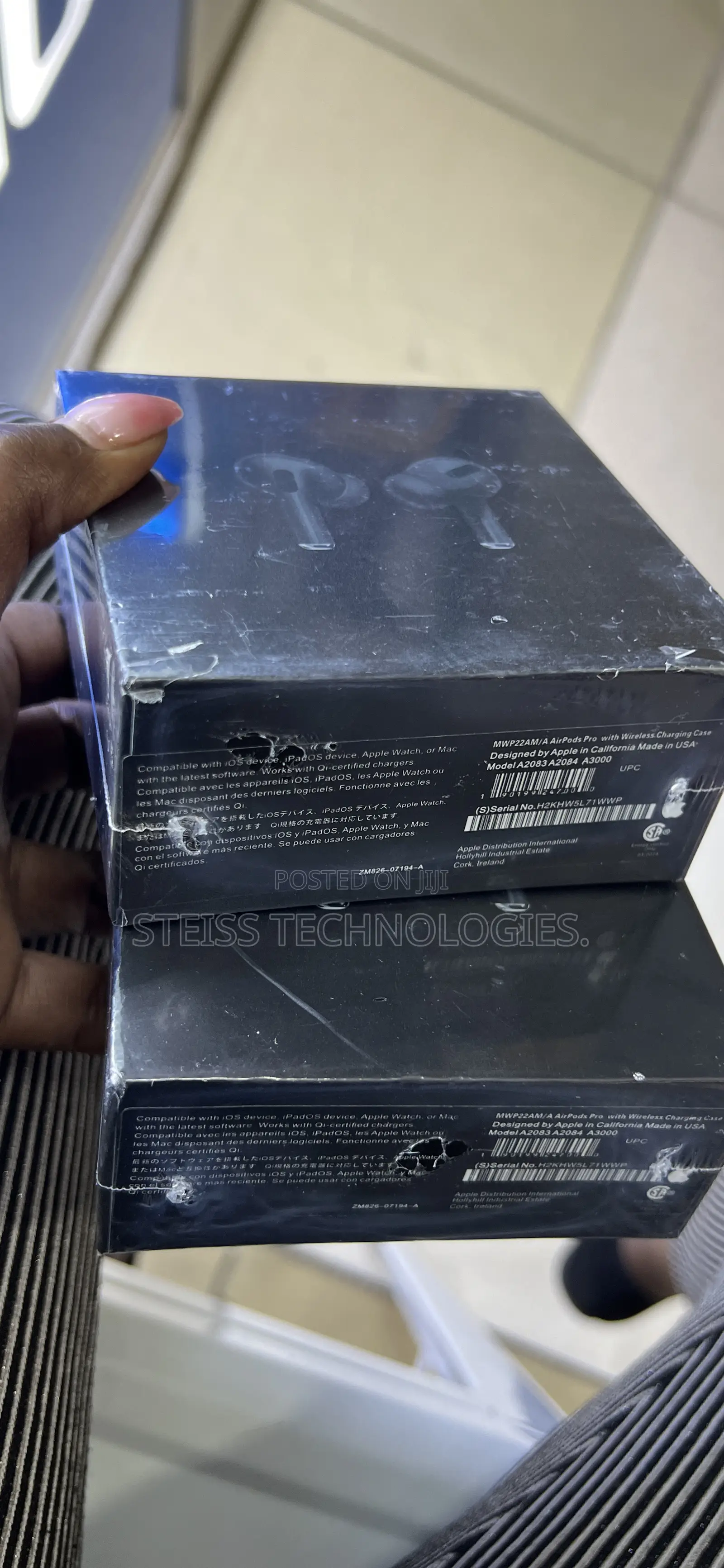 Black Apple Airpods Pro
